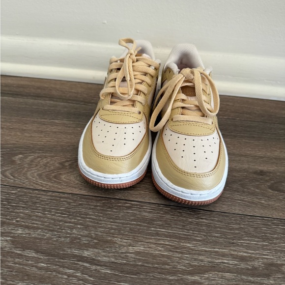Children’s Nike FORCE 1 LV8 ‘ALE BROWN' - Picture 2 of 6